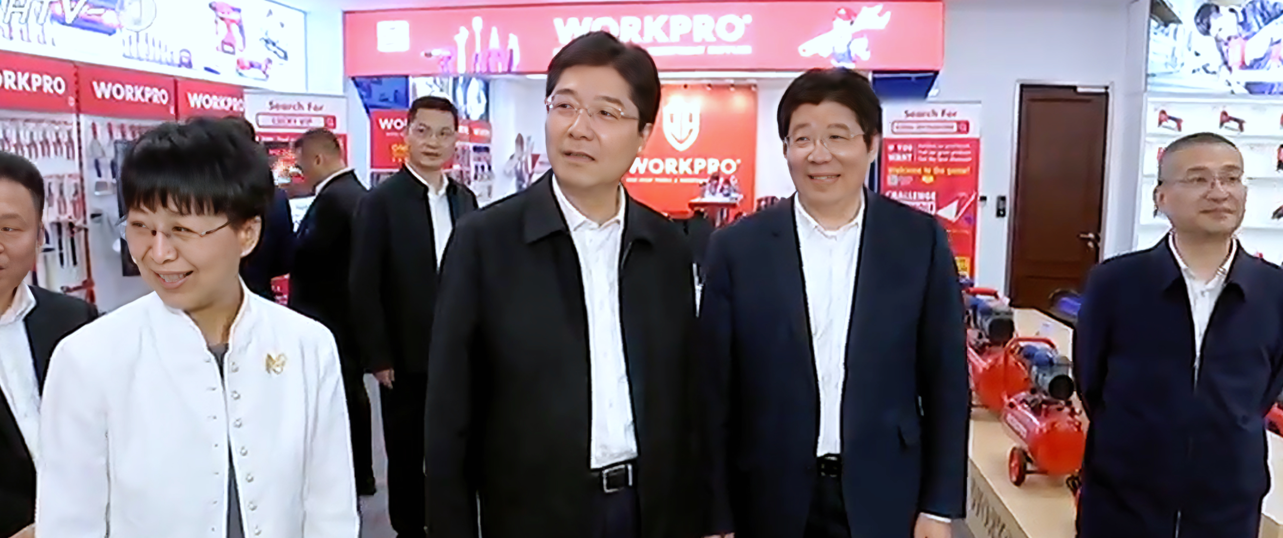 杭州市委副书记、市长姚高员一行莅临长运娱乐科技调研